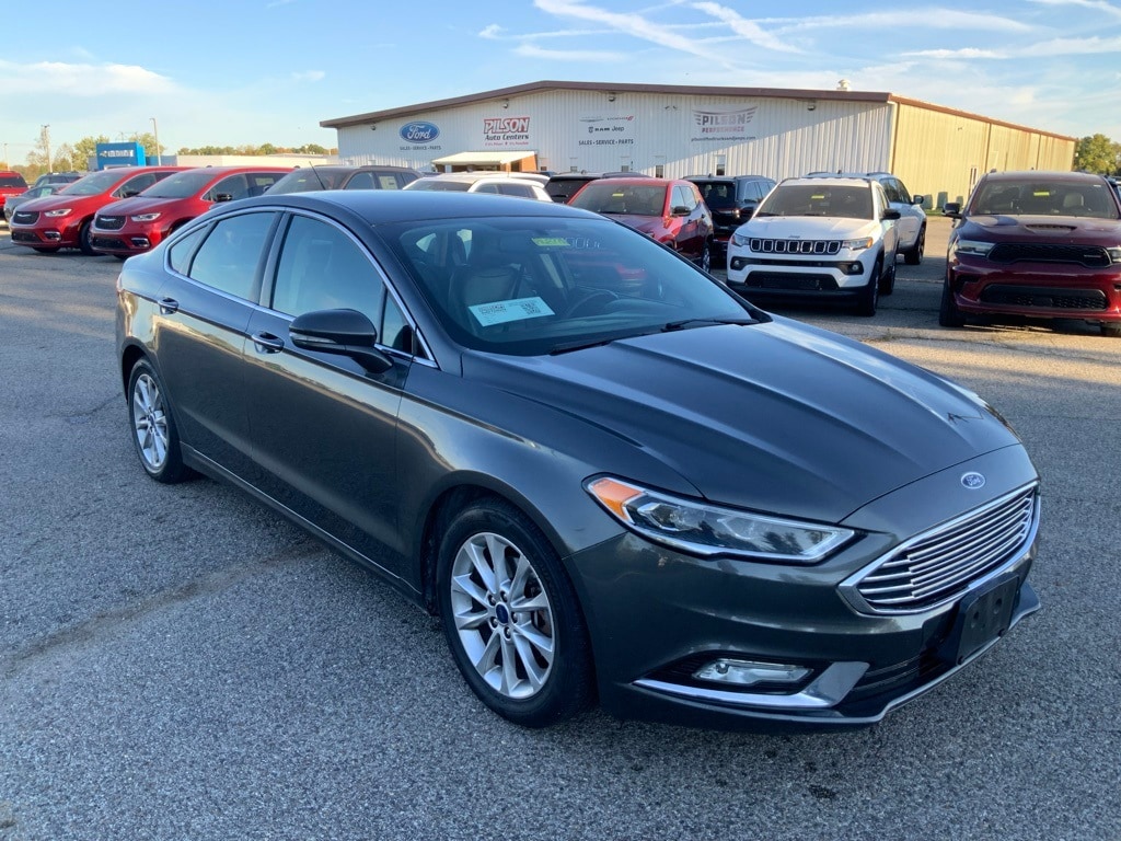Used 2017 Ford Fusion SE Sedan