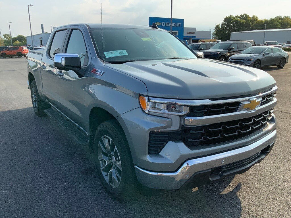 2025 Chevrolet Silverado 1500 LT photo 2