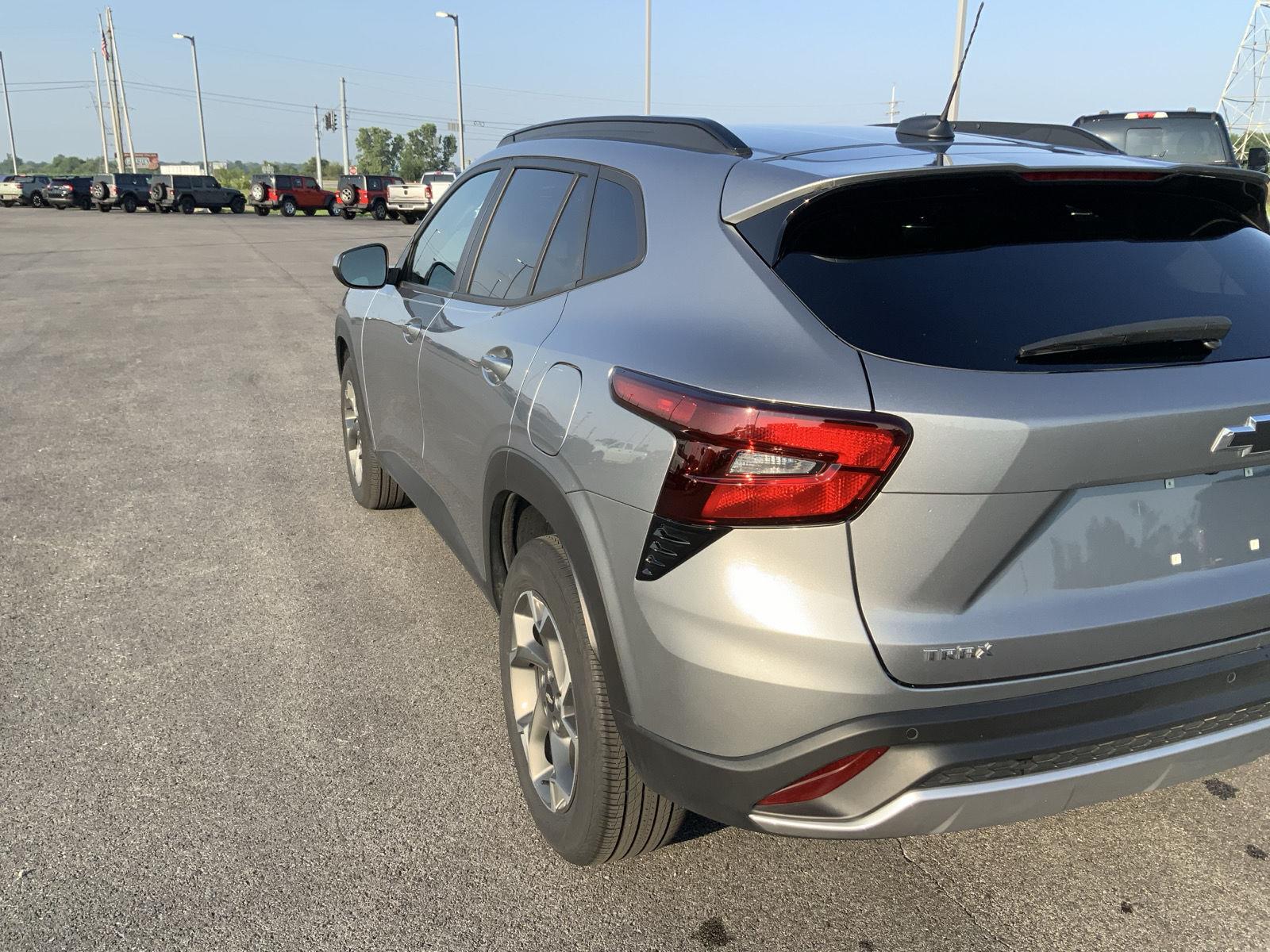 2025 Chevrolet Trax LT - Photo 14
