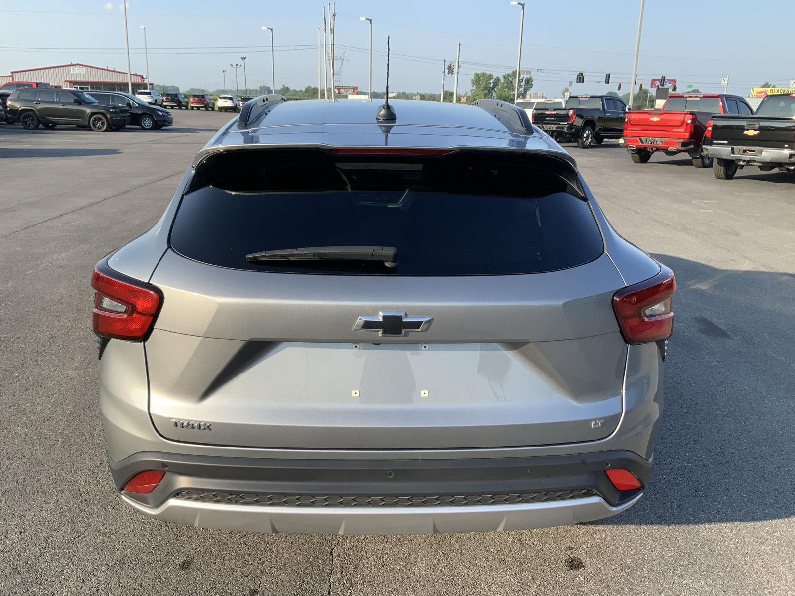 2025 Chevrolet Trax LT - Photo 9