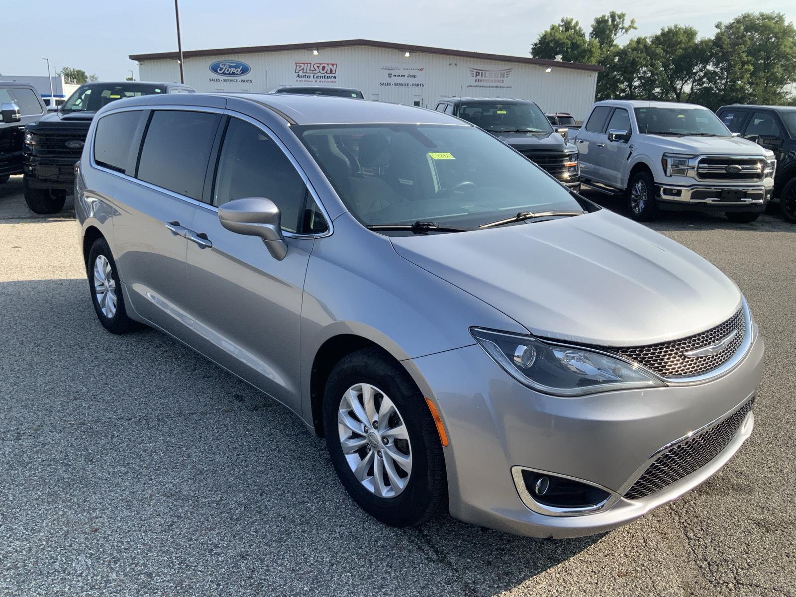 Used 2018 Chrysler Pacifica Touring Plus with VIN 2C4RC1FG2JR108247 for sale in Mattoon, IL