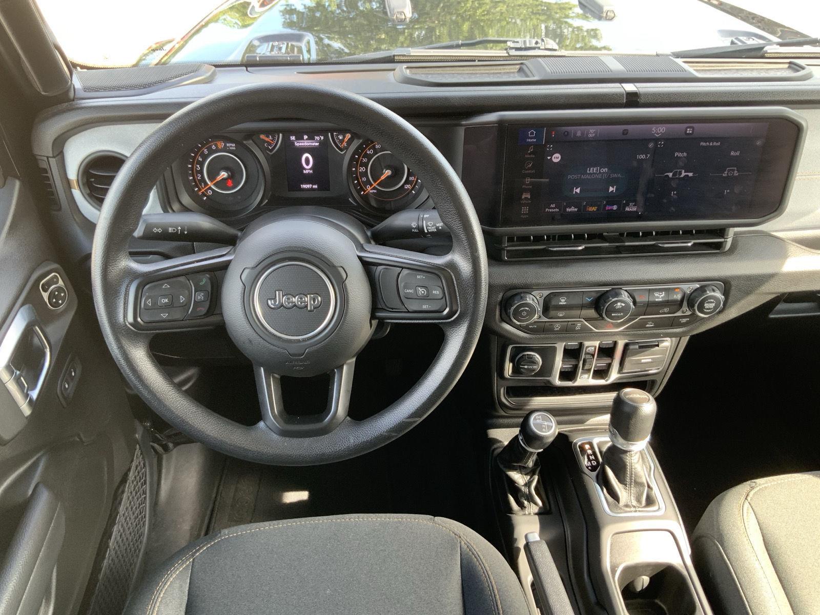 2025 Jeep Gladiator Nighthawk - Photo 20