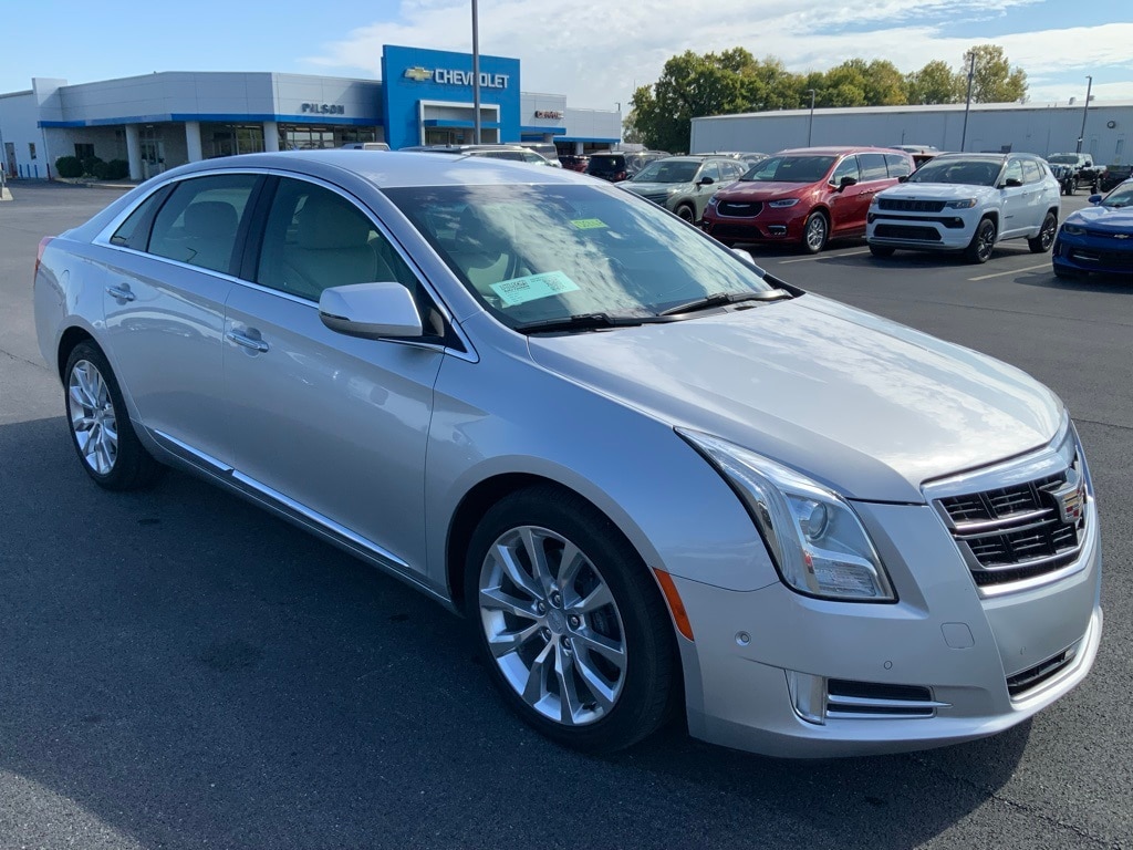 Used 2017 Cadillac XTS Luxury with VIN 2G61M5S39H9109543 for sale in Clinton, IN