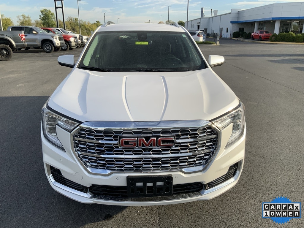 2024 Gmc Terrain Denali photo 2