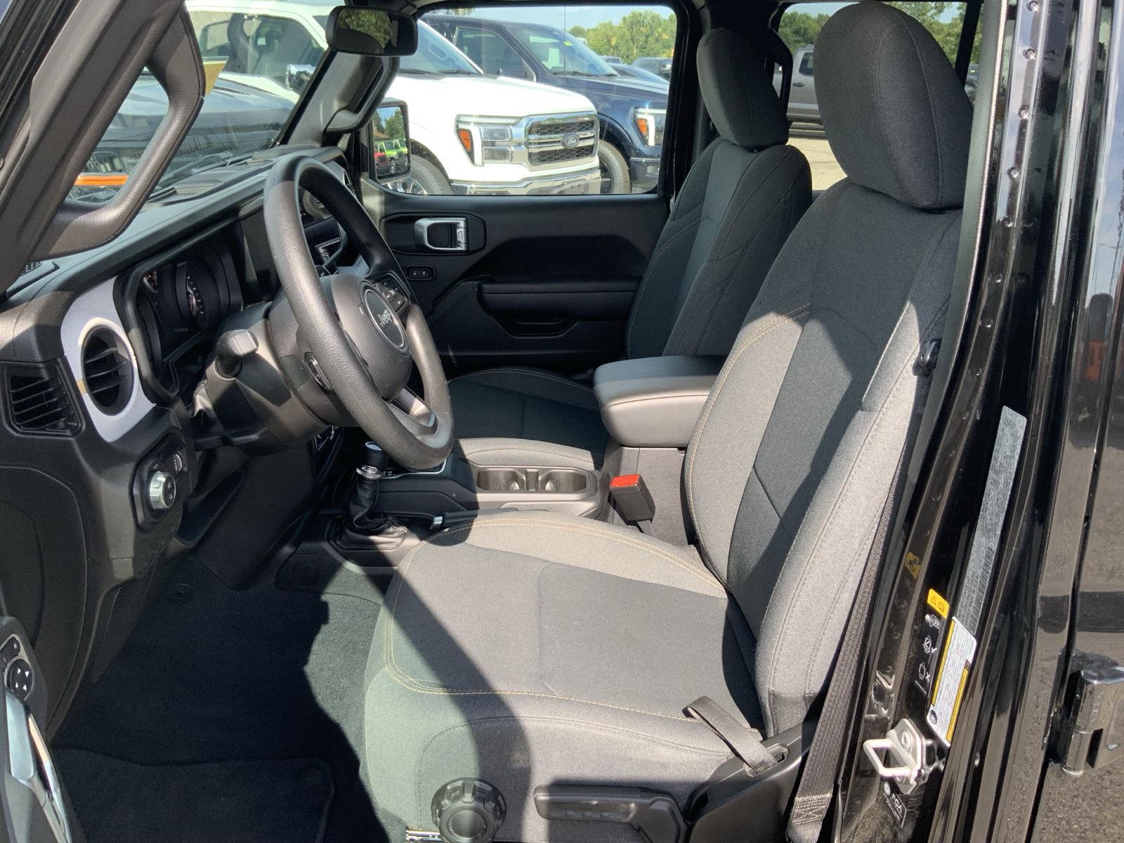 2025 Jeep Gladiator Nighthawk - Photo 18
