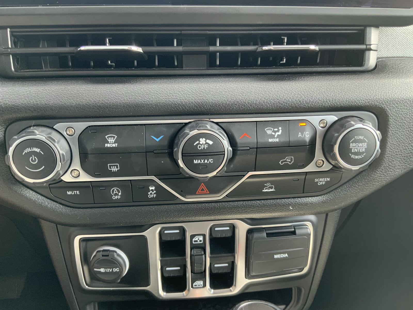 2025 Jeep Gladiator Nighthawk - Photo 35
