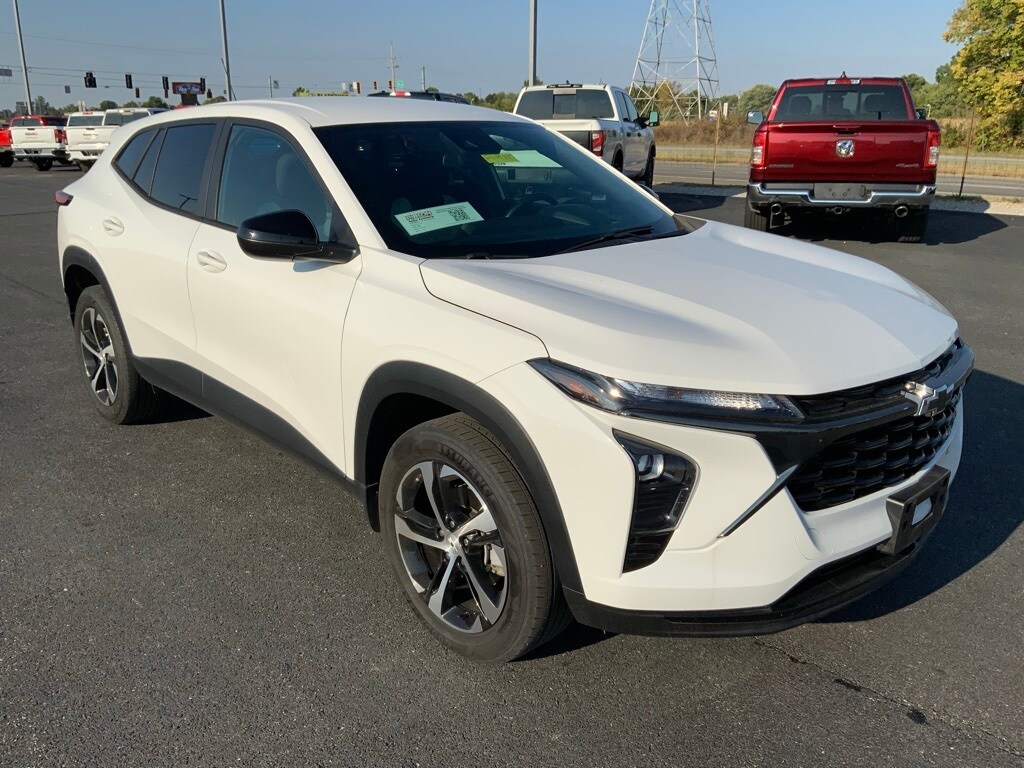 2024 Chevrolet Trax photo 2