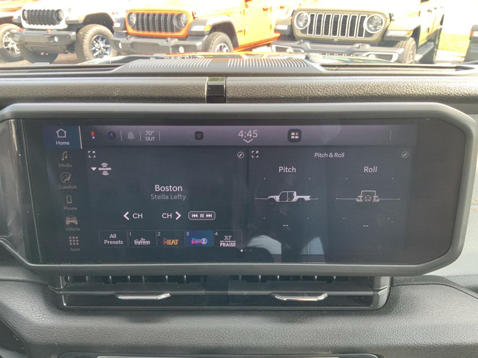 2025 Jeep Gladiator Nighthawk - Photo 27
