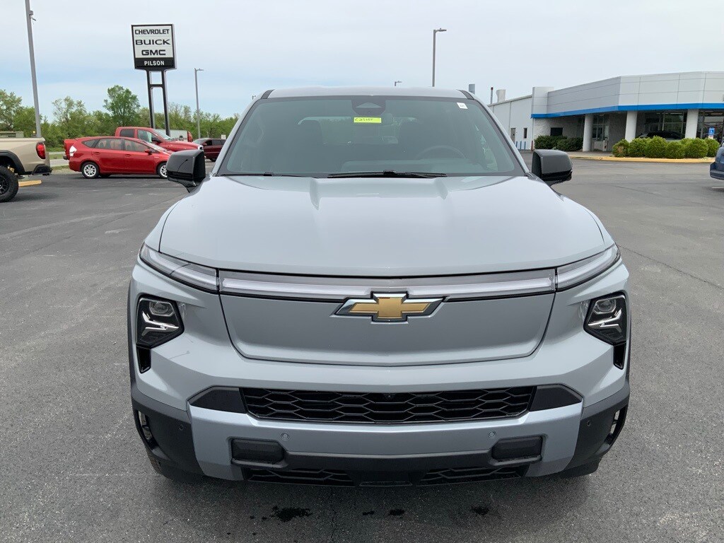 2025 Chevrolet Silverado EV LT photo 3