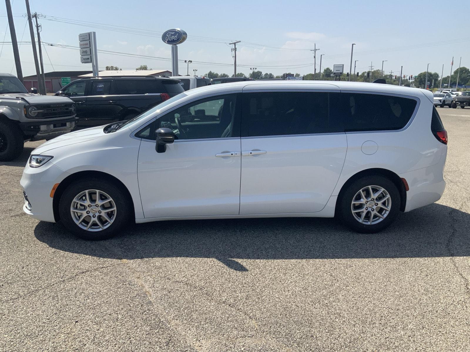 2025 Chrysler Pacifica Select - Photo 7