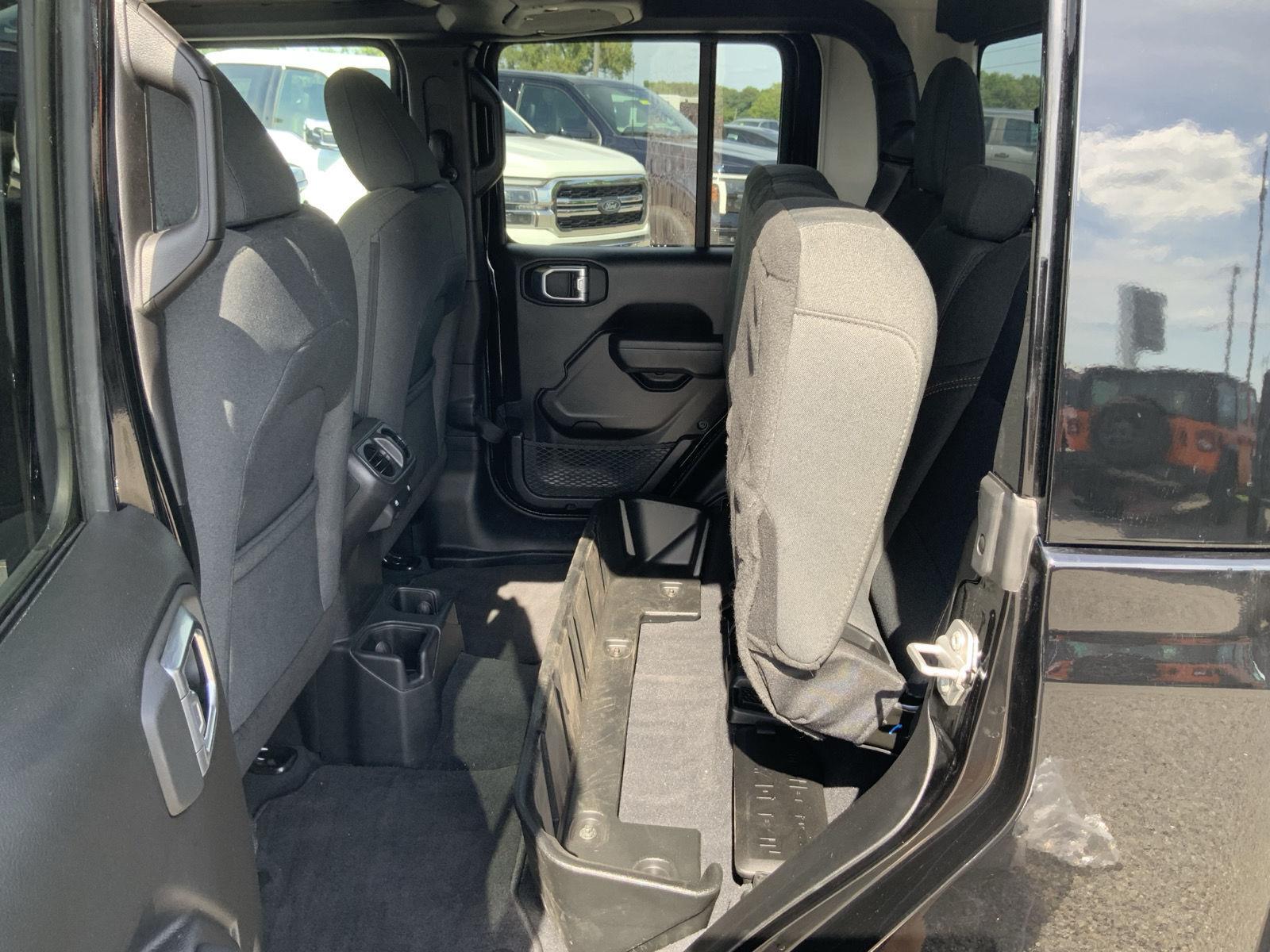 2025 Jeep Gladiator Nighthawk - Photo 44