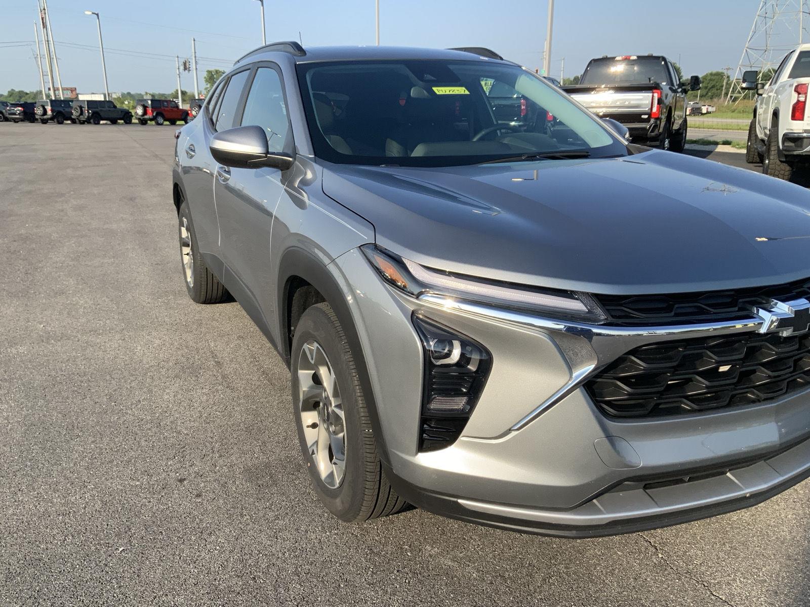 2025 Chevrolet Trax LT - Photo 16