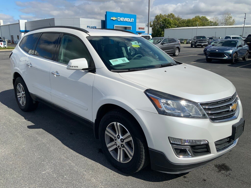 2017 Chevrolet Traverse 1LT photo 2