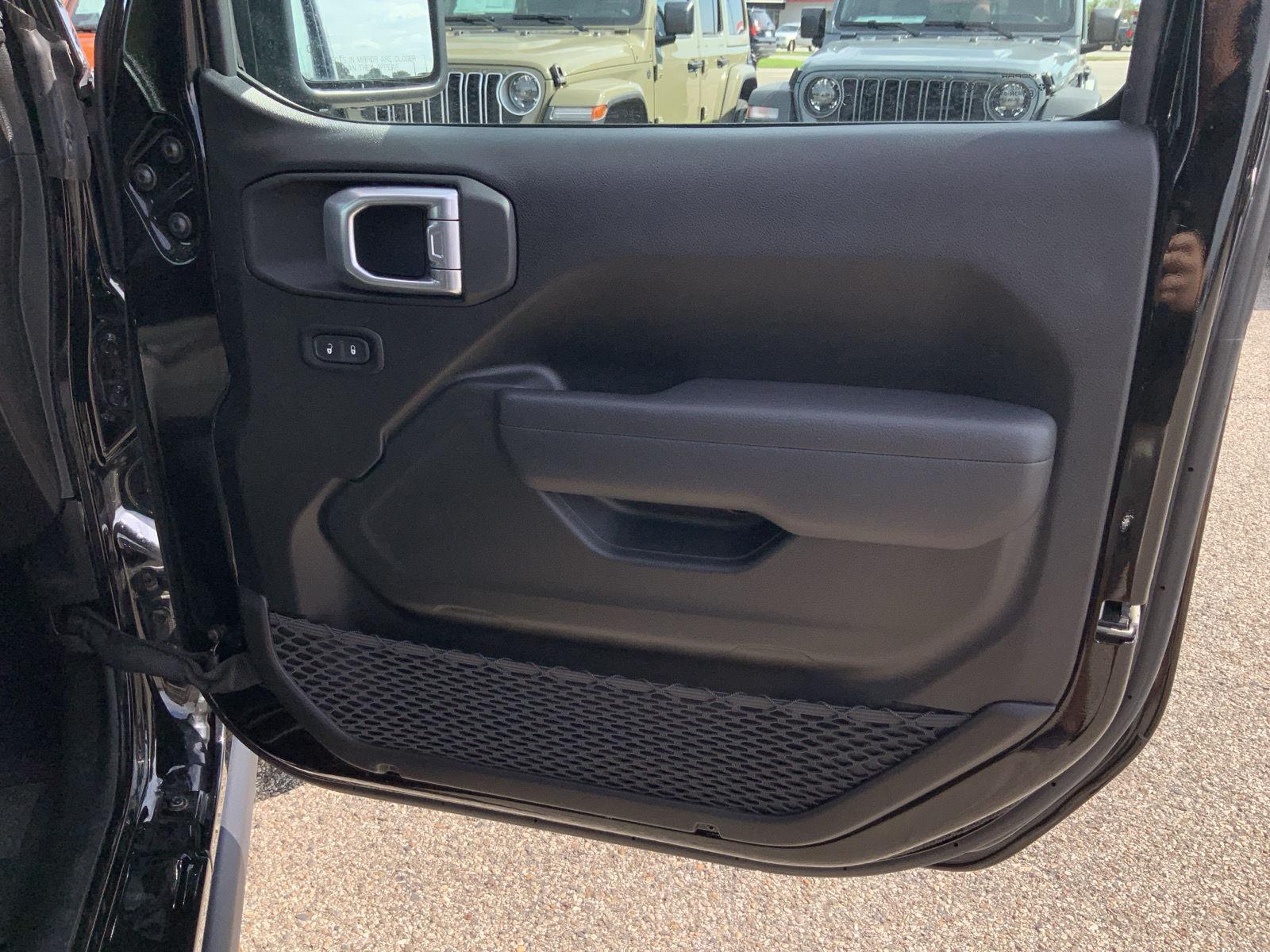 2025 Jeep Gladiator Nighthawk - Photo 49