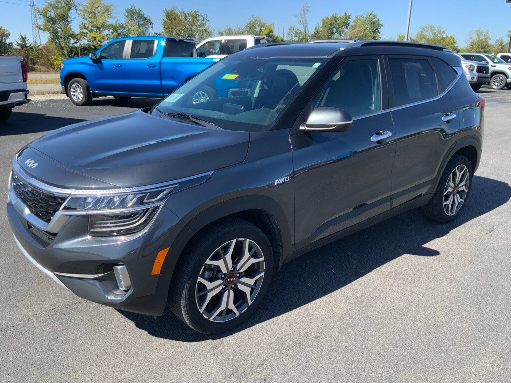 2023 Kia Seltos SX photo 3