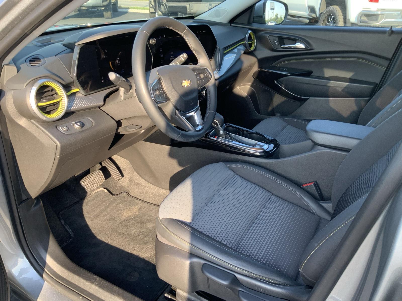 2025 Chevrolet Trax LT - Photo 24