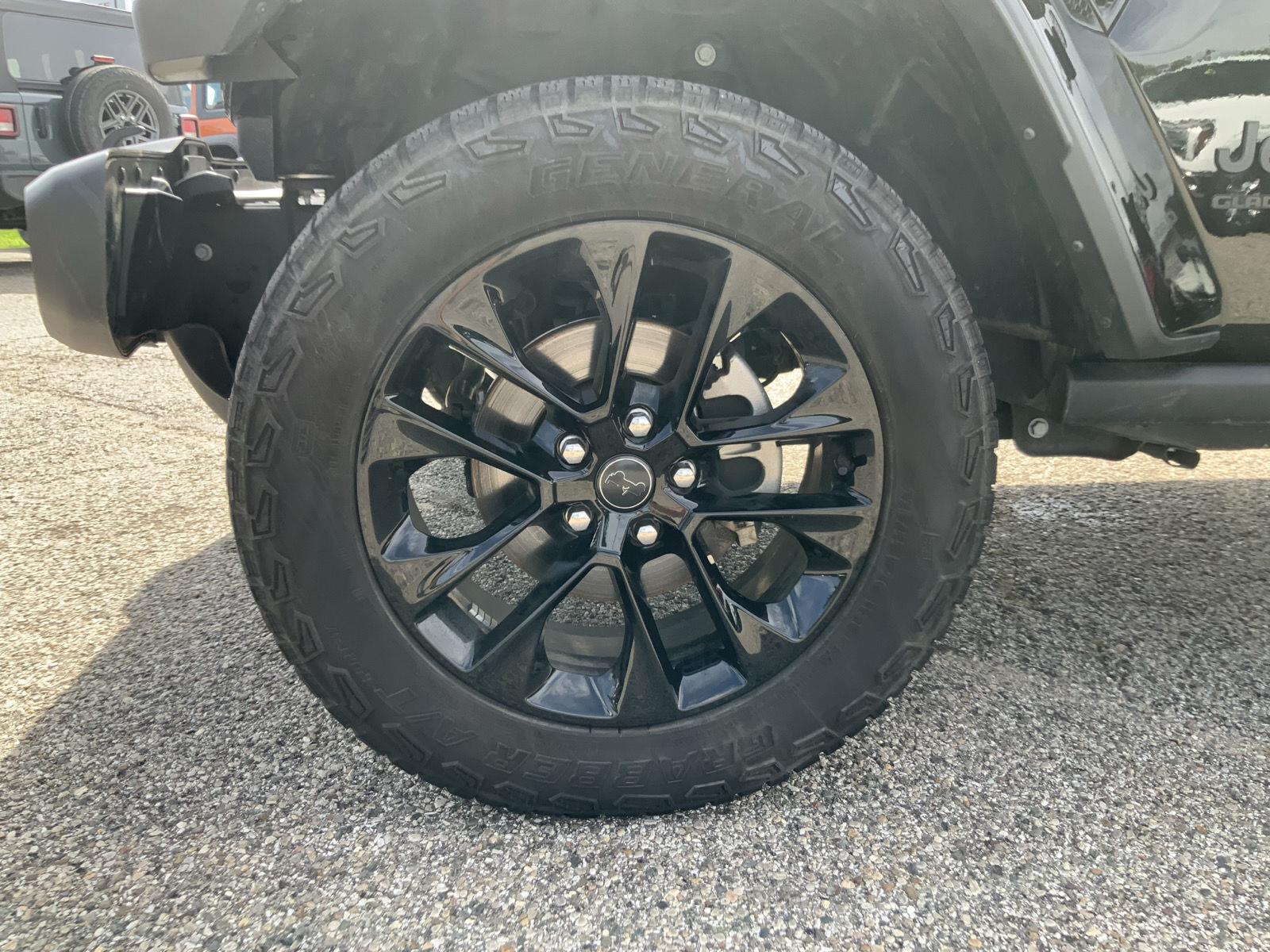 2025 Jeep Gladiator Nighthawk - Photo 14