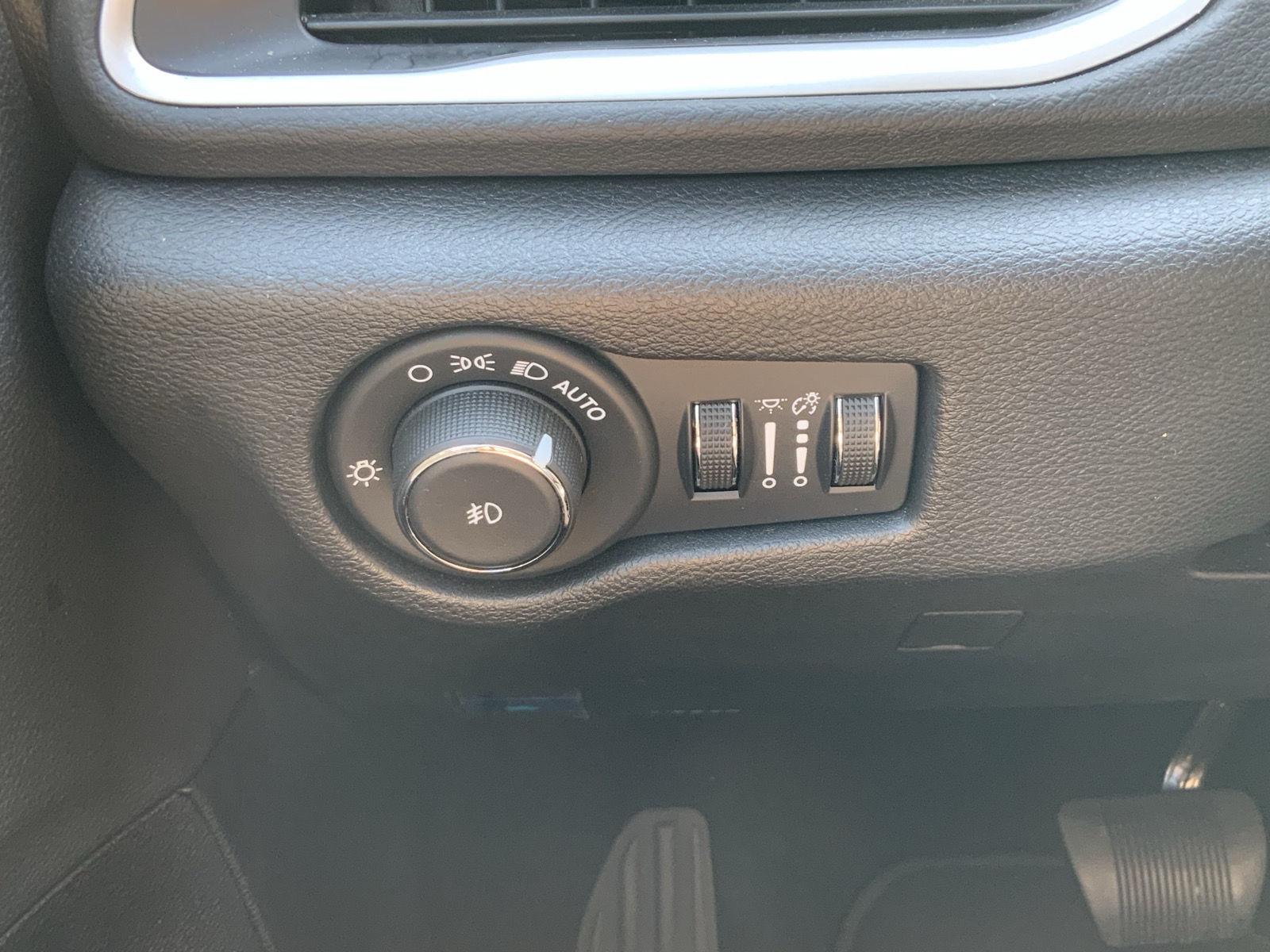 2025 Chrysler Pacifica Select - Photo 26
