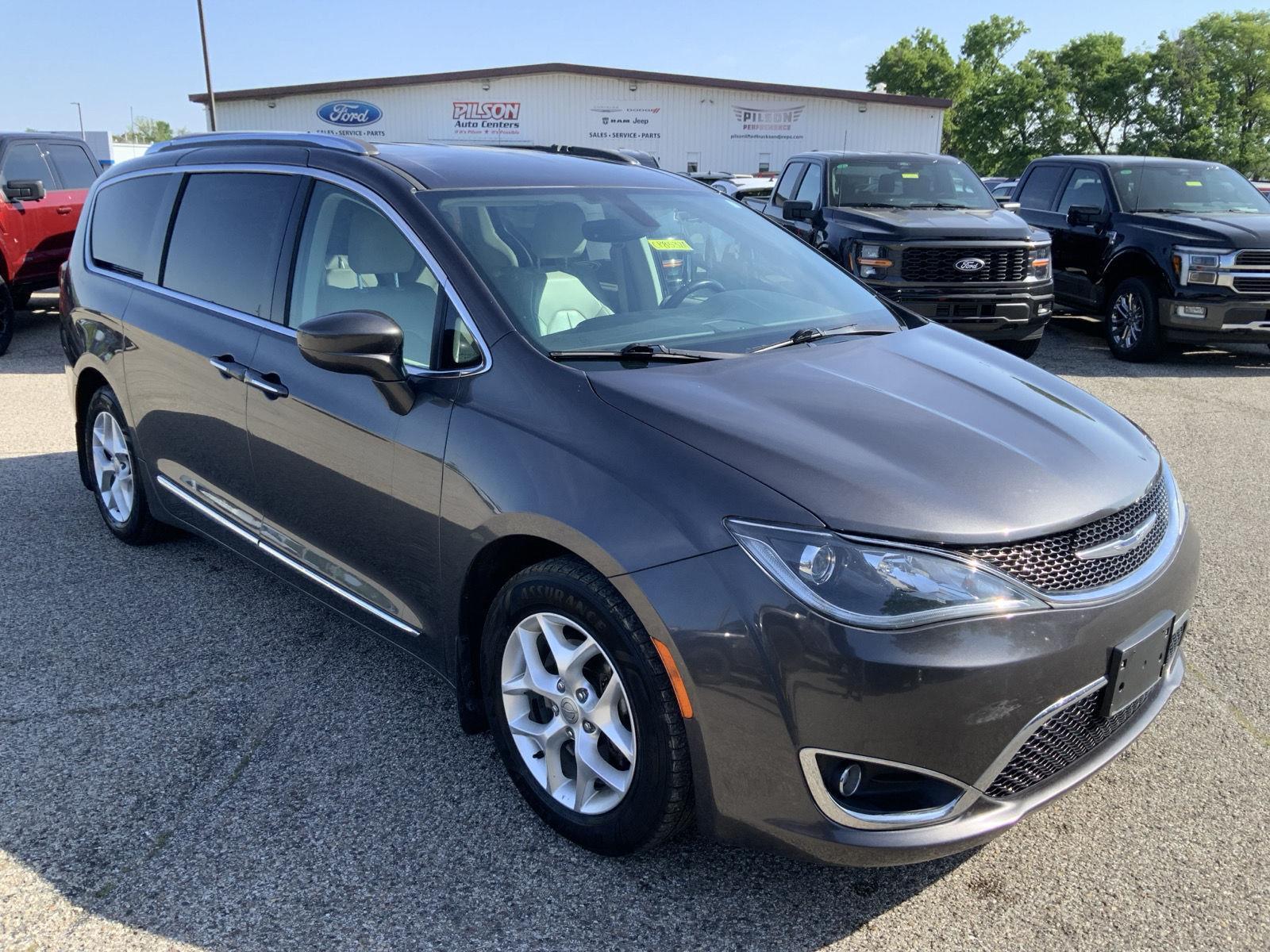 Used 2018 Chrysler Pacifica Touring L Plus with VIN 2C4RC1EG4JR116903 for sale in Charleston, IL