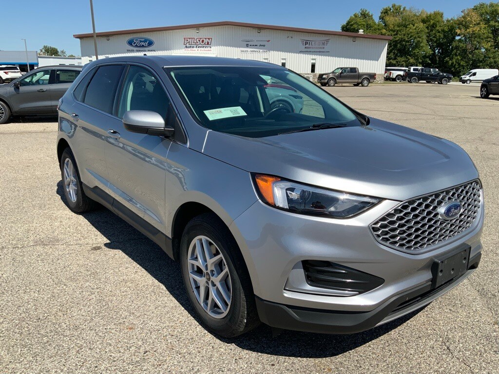 2024 Ford Edge SEL photo 2