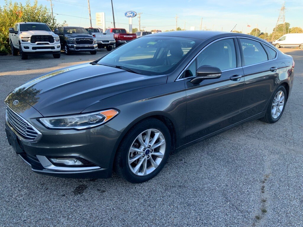 Used 2017 Ford Fusion SE Sedan