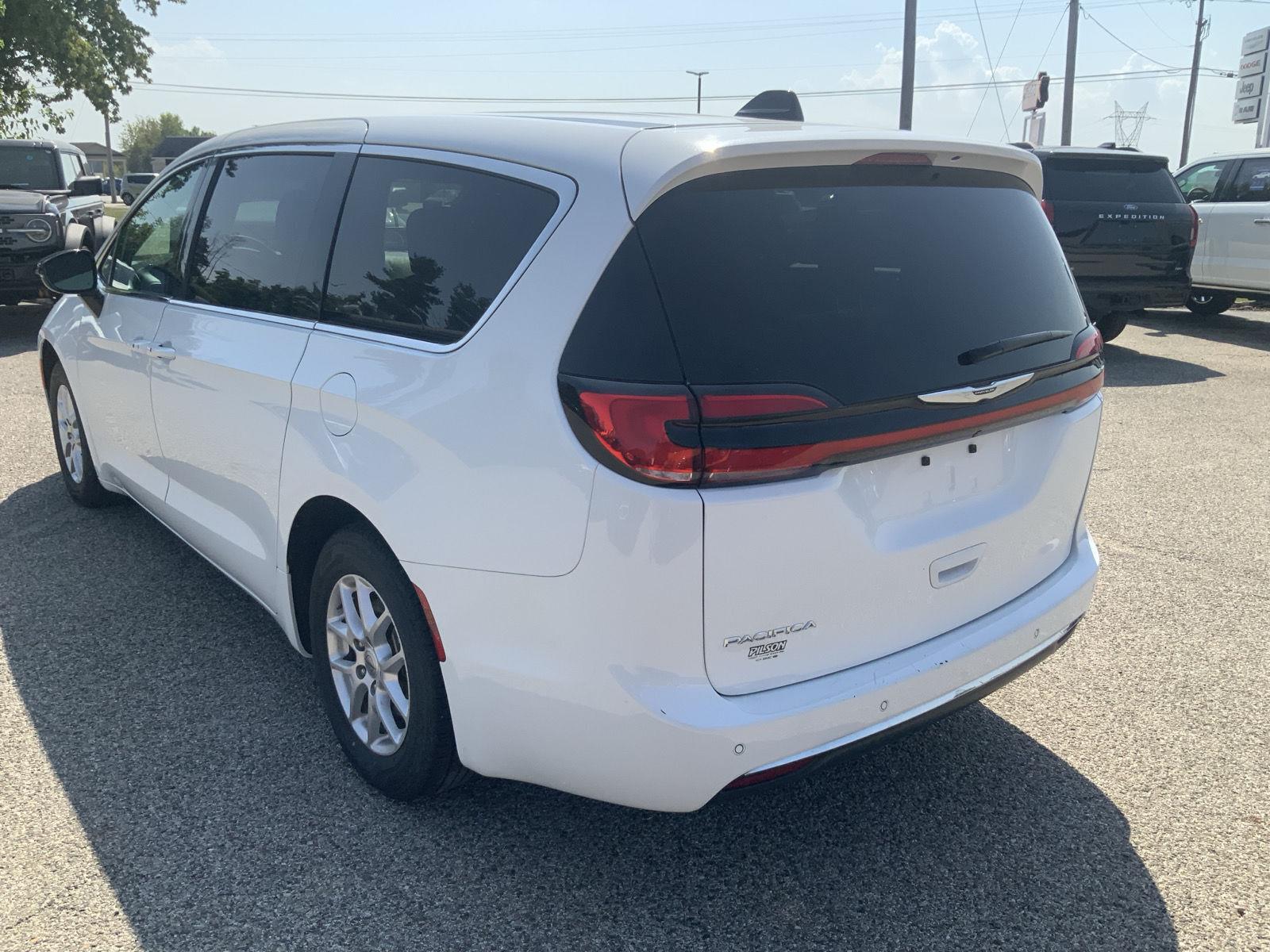 2025 Chrysler Pacifica Select - Photo 8