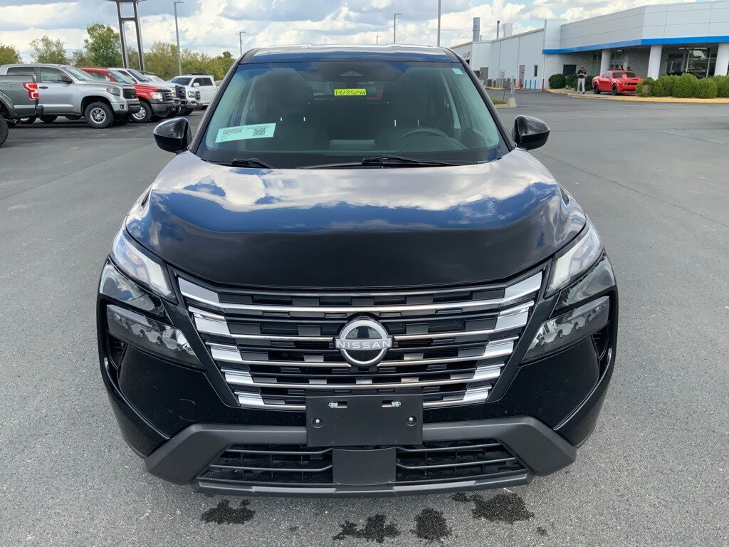 2024 Nissan Rogue SV photo 3