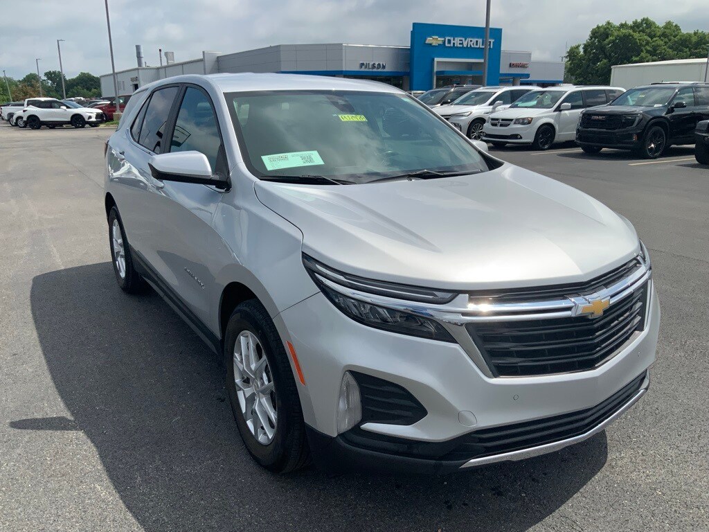 2022 Chevrolet Equinox LT photo 2