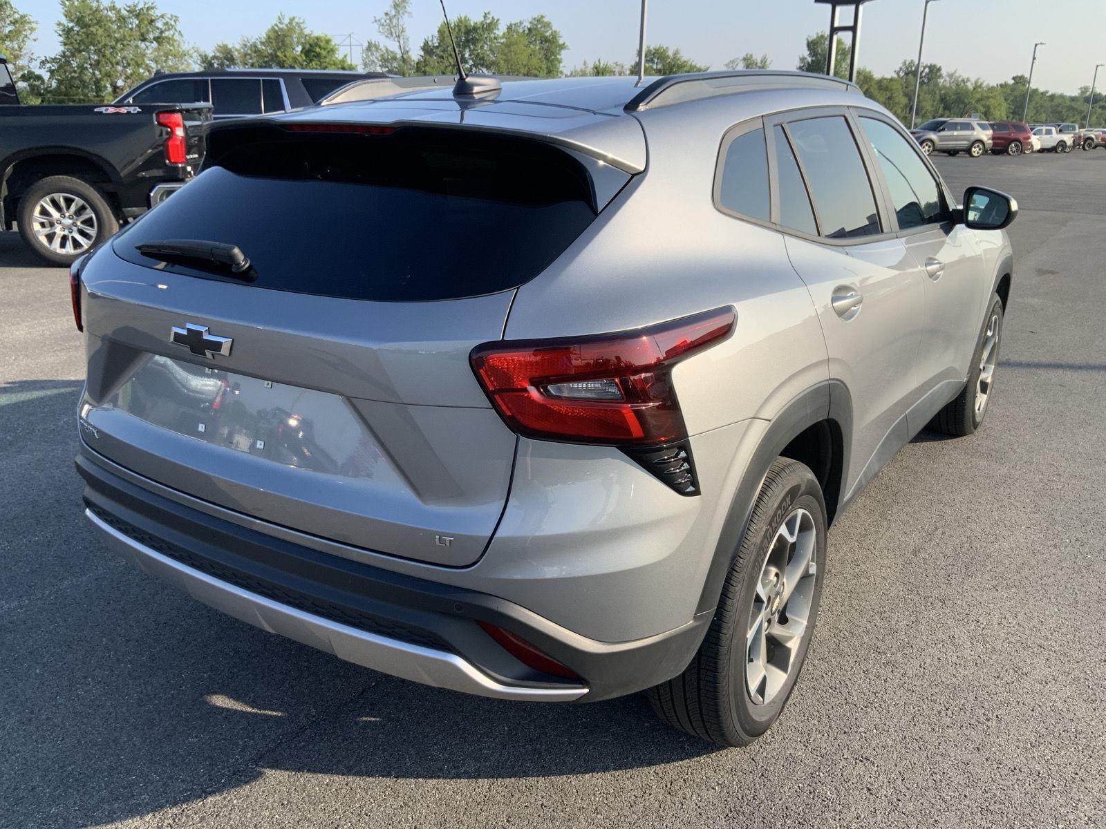 2025 Chevrolet Trax LT - Photo 12