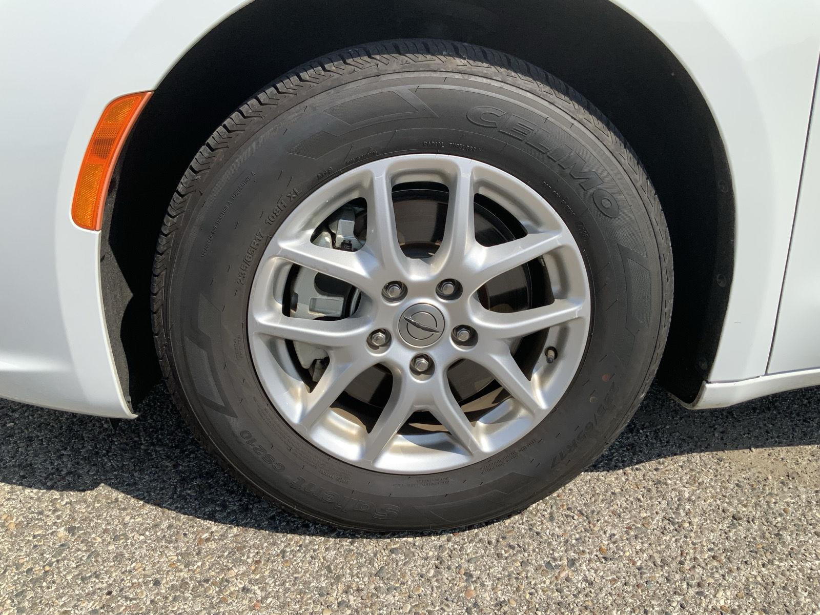 2025 Chrysler Pacifica Select - Photo 14