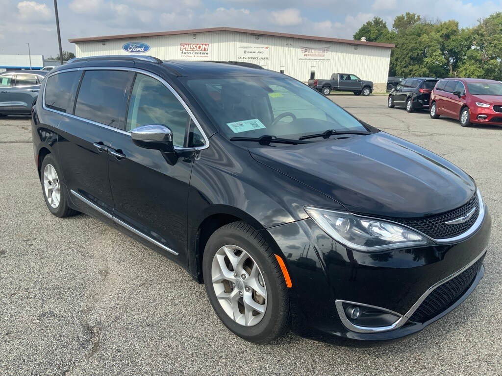 2019 Chrysler Pacifica Limited photo 2