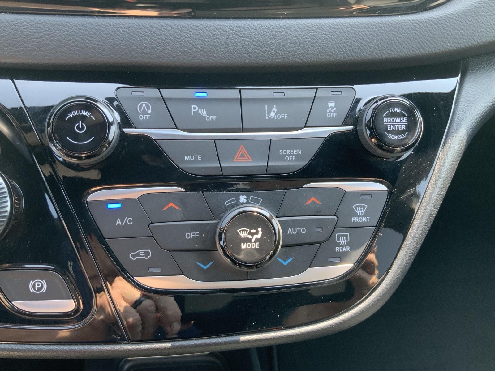 2025 Chrysler Pacifica Select - Photo 37