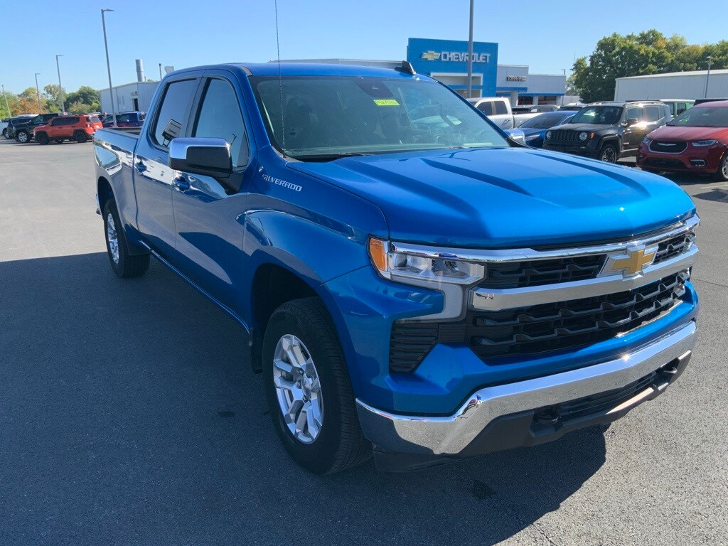 2023 Chevrolet Silverado 1500 LT photo 2