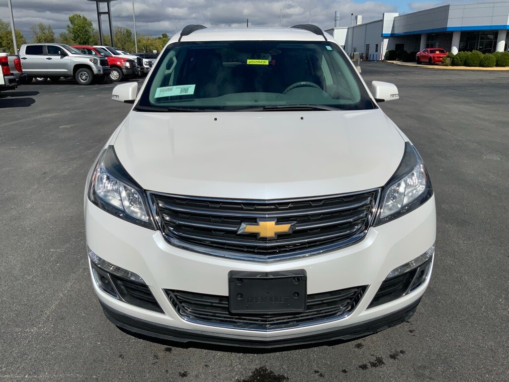 2017 Chevrolet Traverse 1LT photo 3