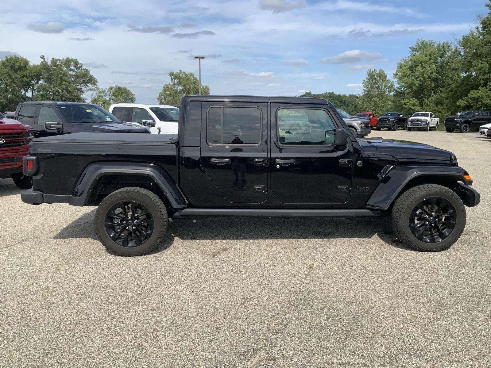 2025 Jeep Gladiator Nighthawk - Photo 13
