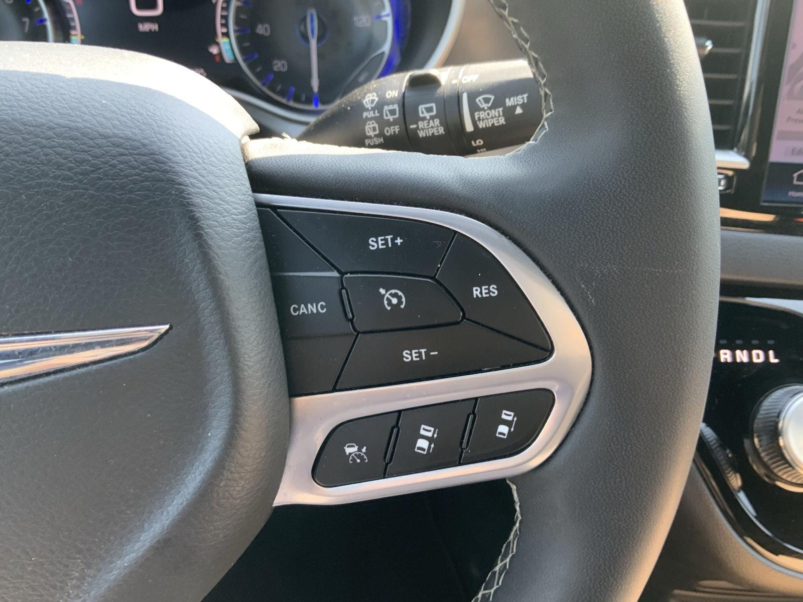 2025 Chrysler Pacifica Select - Photo 25
