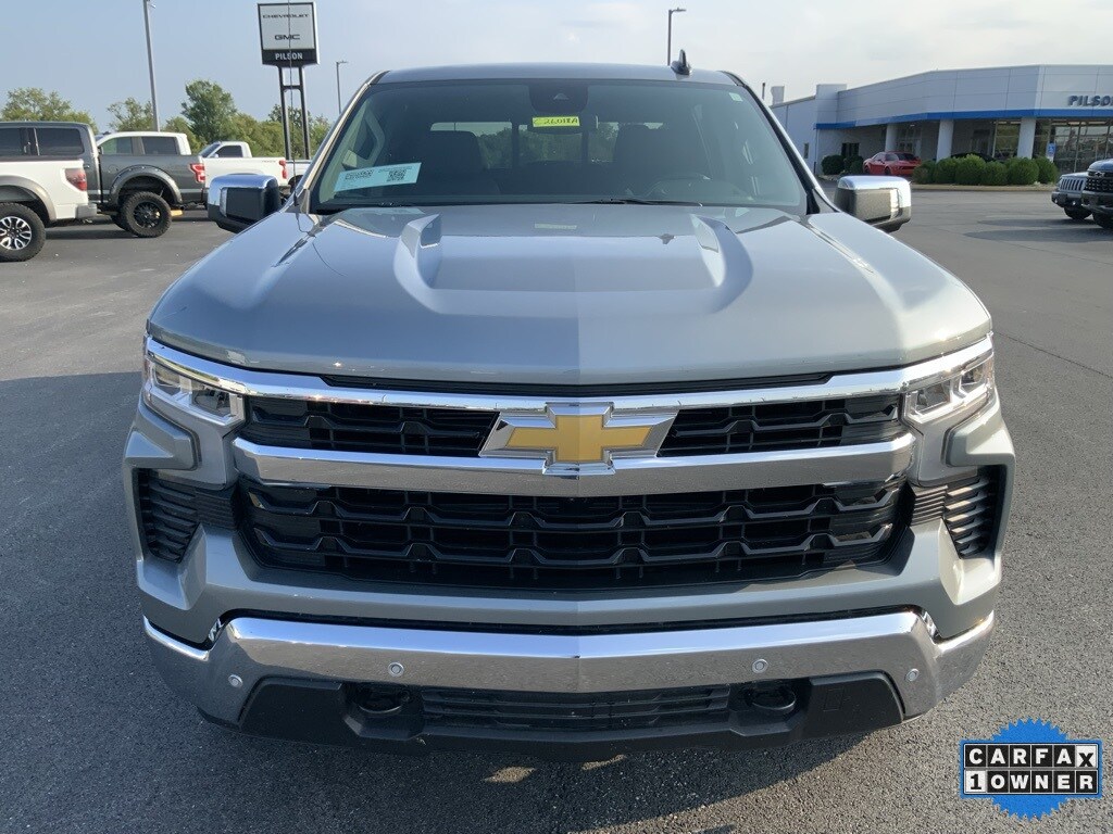 2025 Chevrolet Silverado 1500 LT photo 3