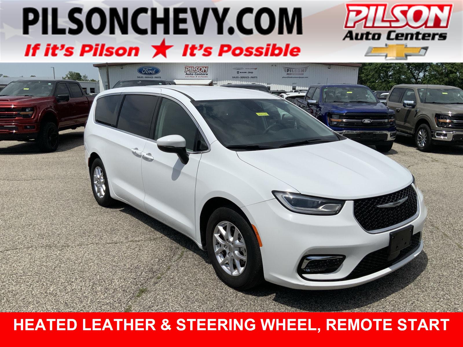 2023 Chrysler Pacifica Touring L's photo