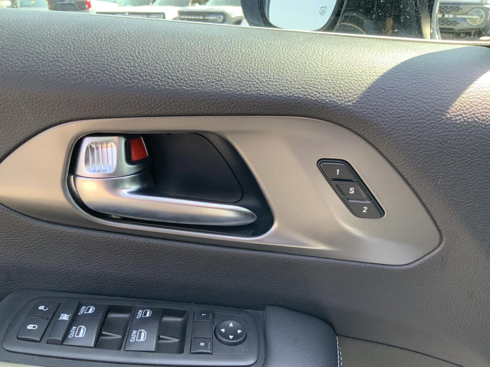 2025 Chrysler Pacifica Select - Photo 18