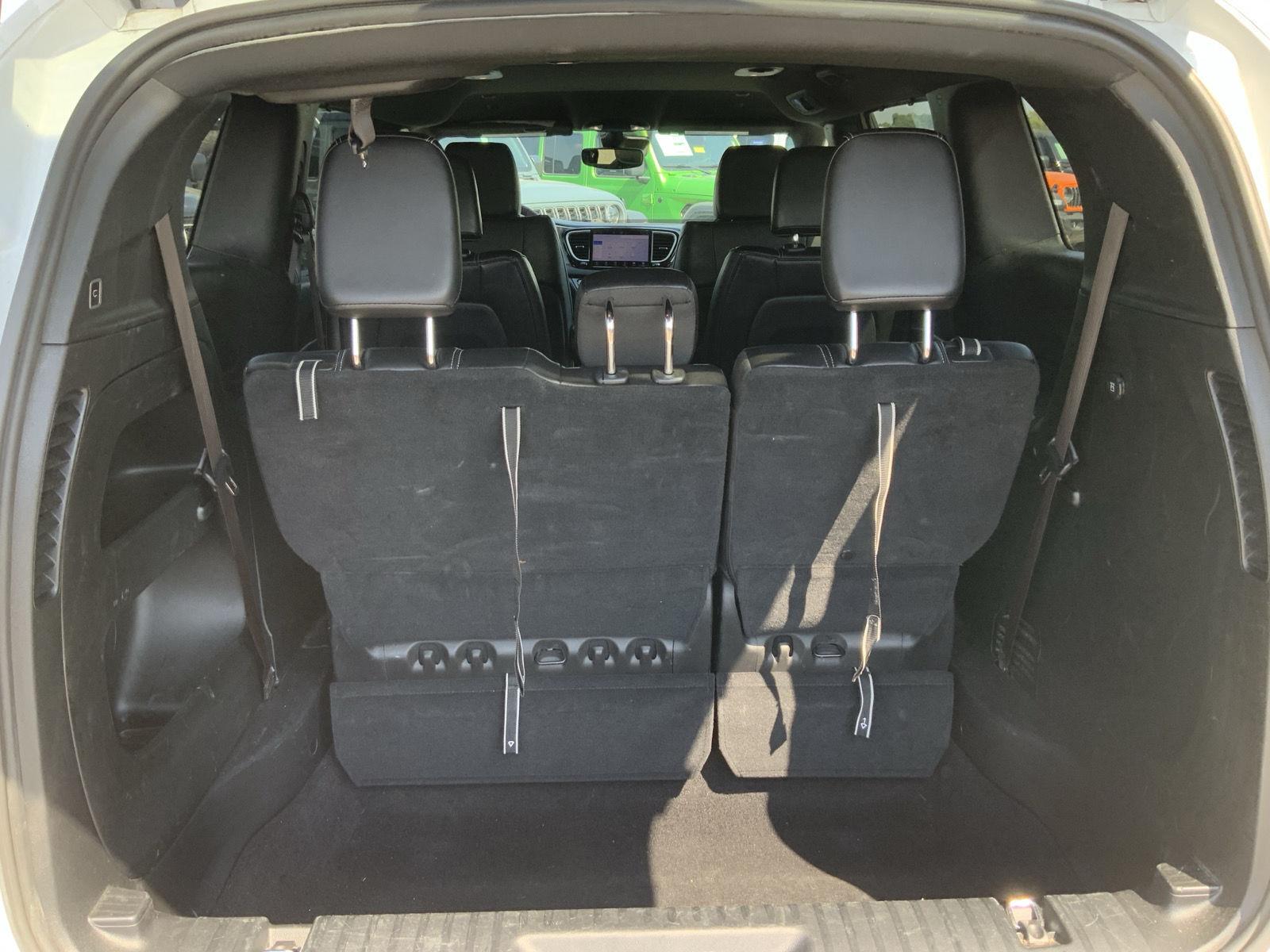 2025 Chrysler Pacifica Select - Photo 10