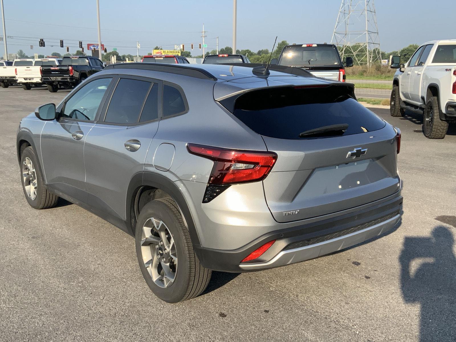 2025 Chevrolet Trax LT - Photo 8