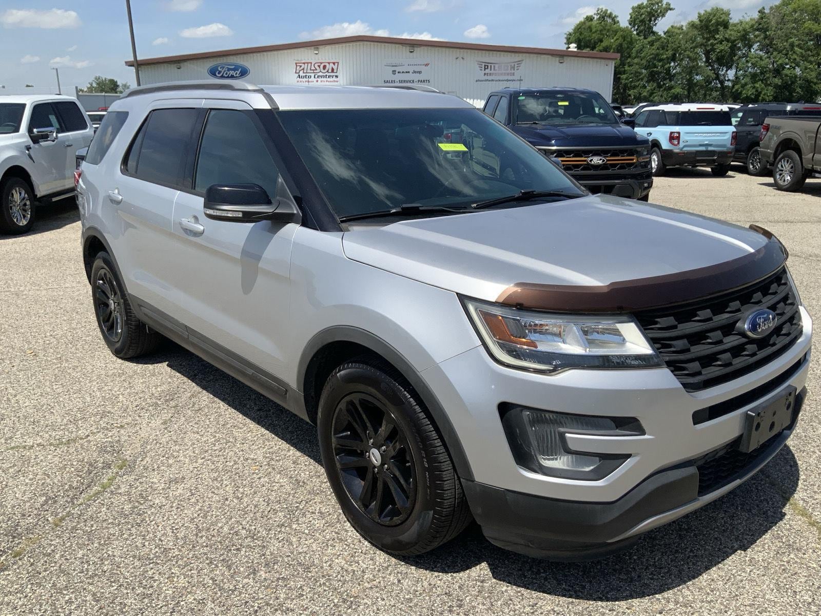Used 2017 Ford Explorer XLT with VIN 1FM5K7DH8HGA09438 for sale in Charleston, IL
