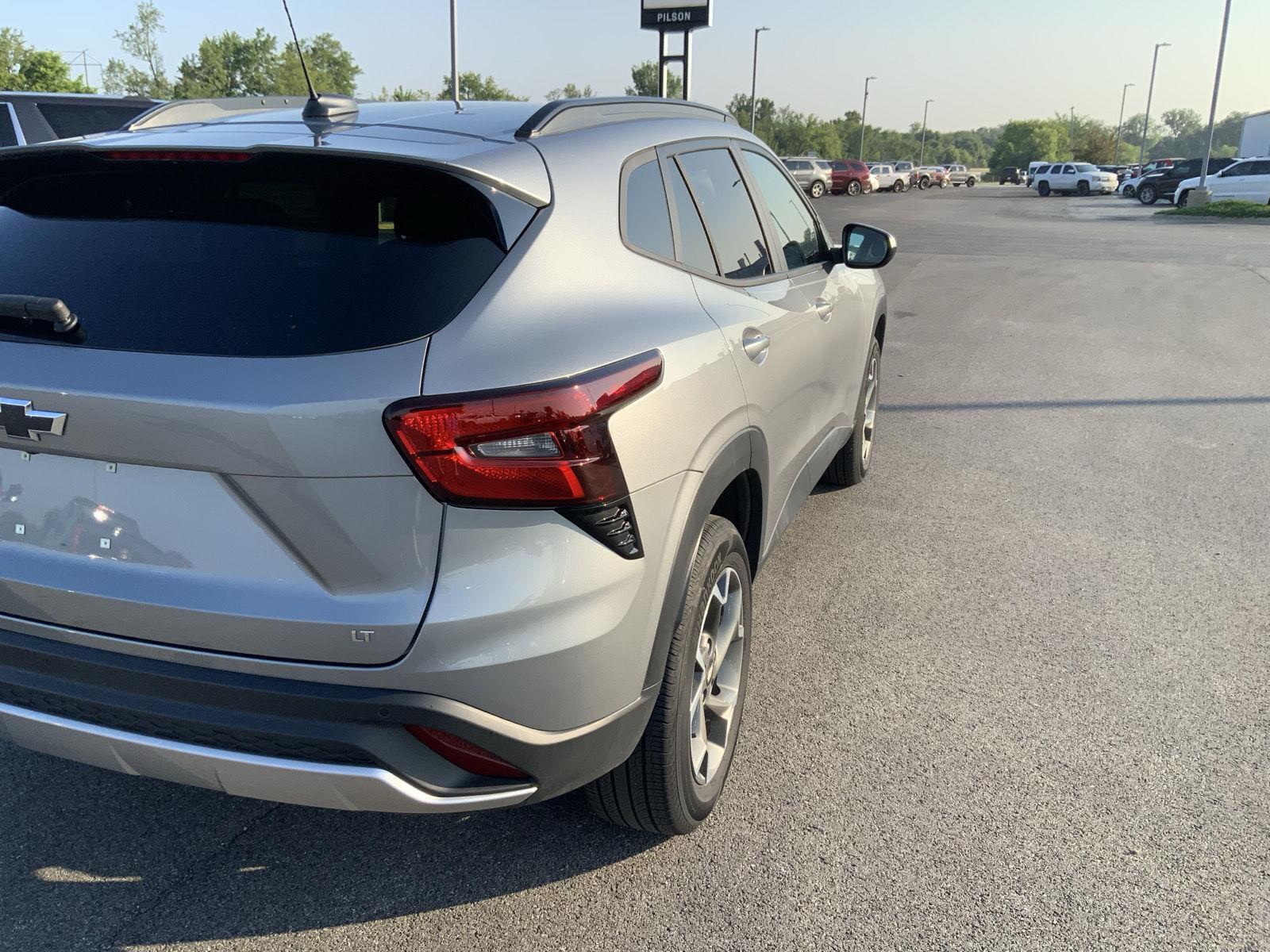 2025 Chevrolet Trax LT - Photo 15