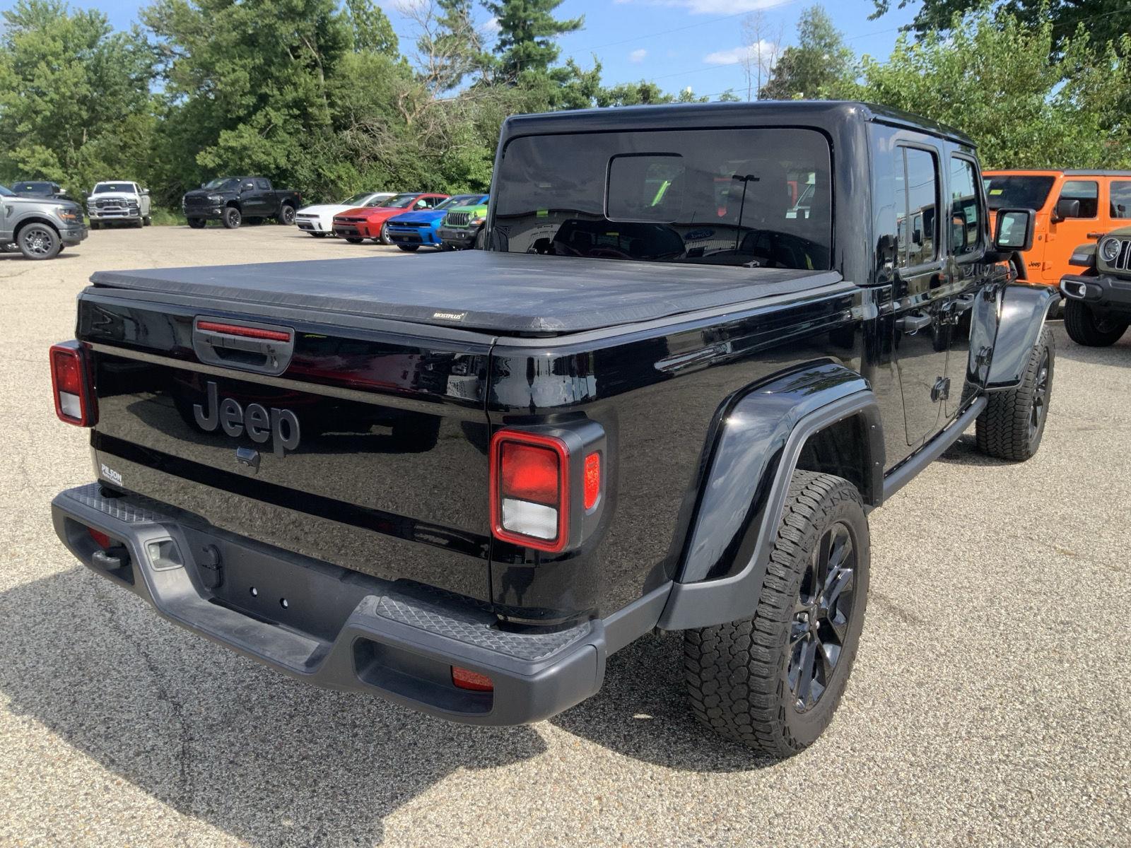 2025 Jeep Gladiator Nighthawk - Photo 12