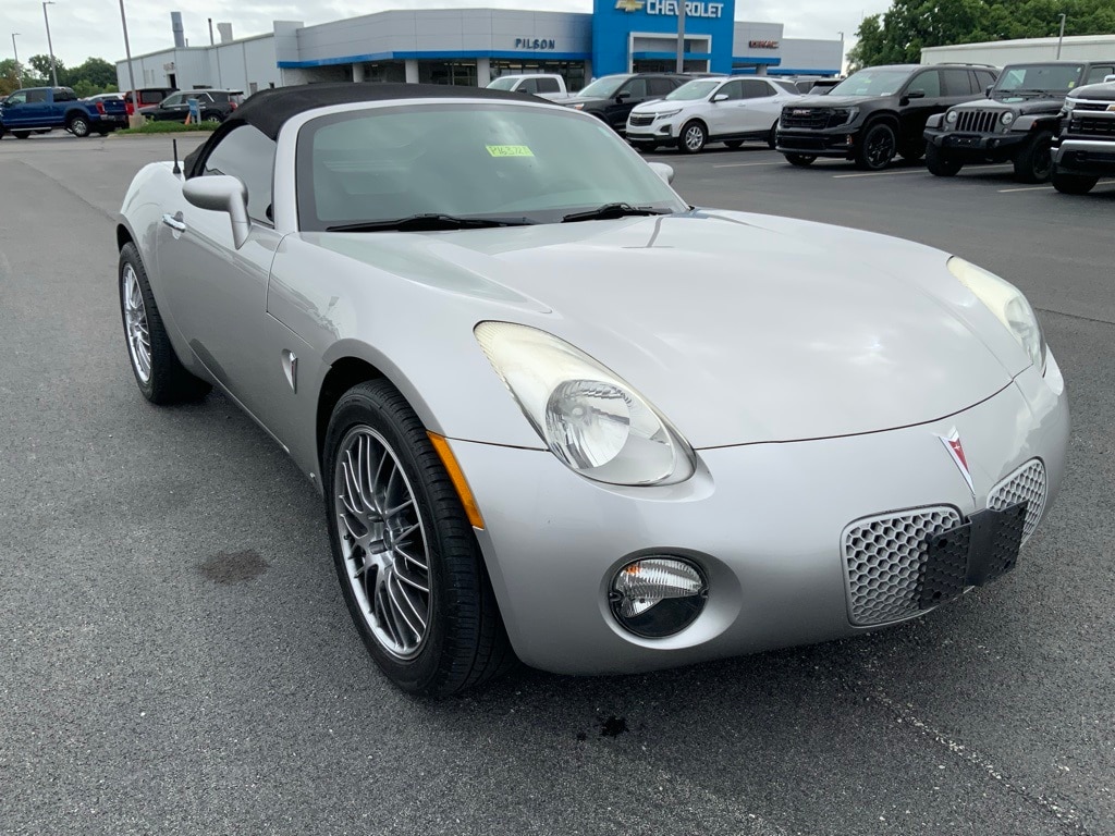 Used 2006 Pontiac Solstice Base with VIN 1G2MB35B66Y113201 for sale in Clinton, IN