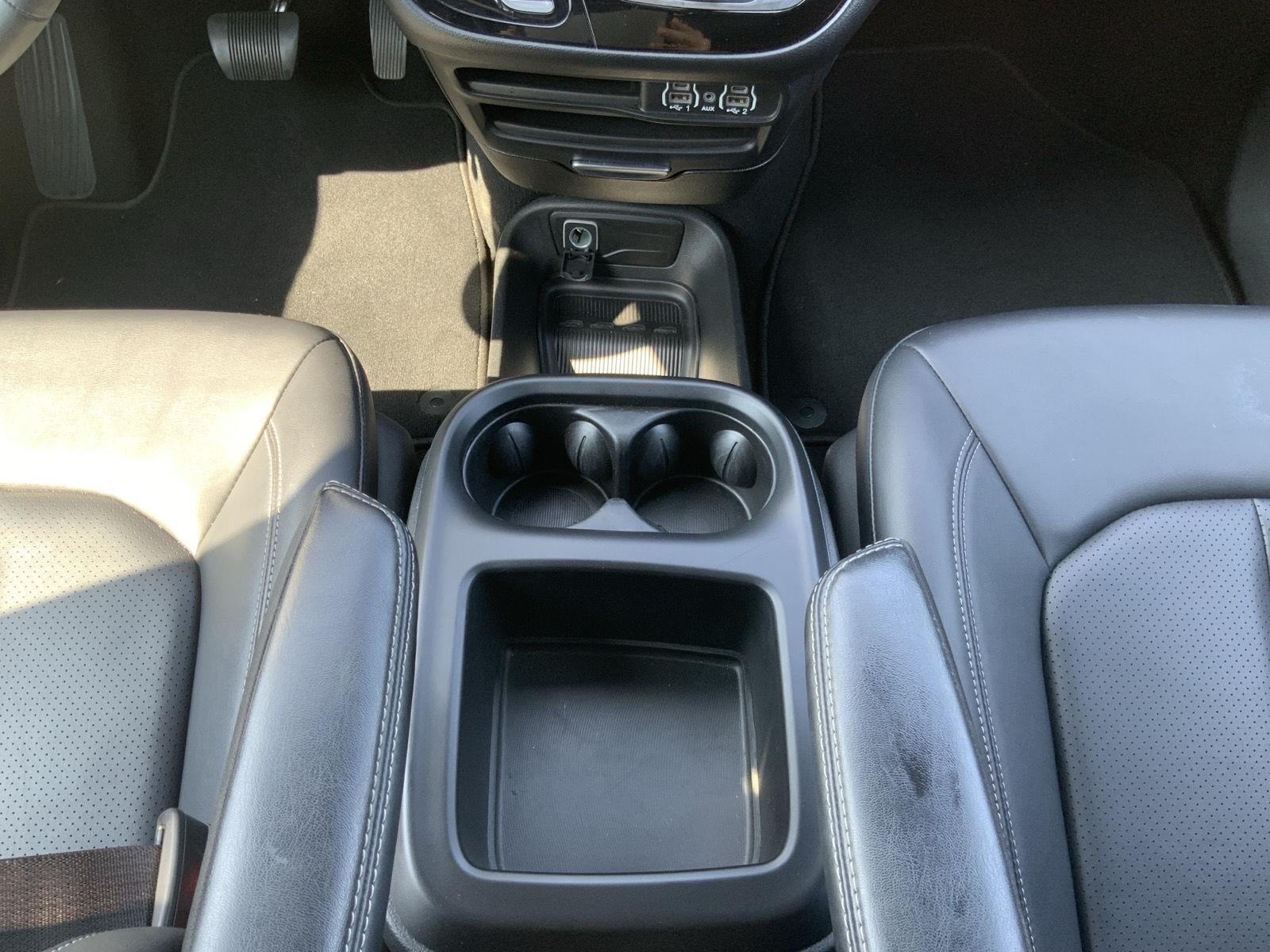 2025 Chrysler Pacifica Select - Photo 40