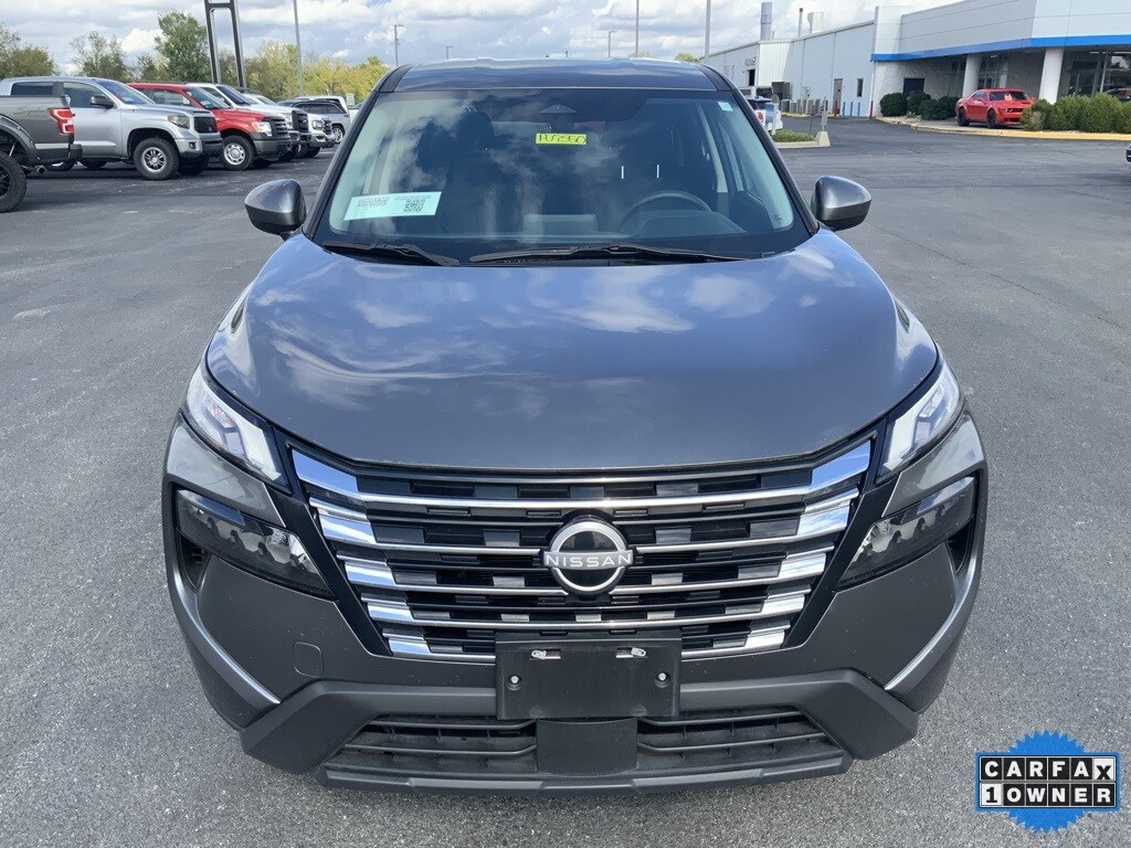 2024 Nissan Rogue SV photo 2