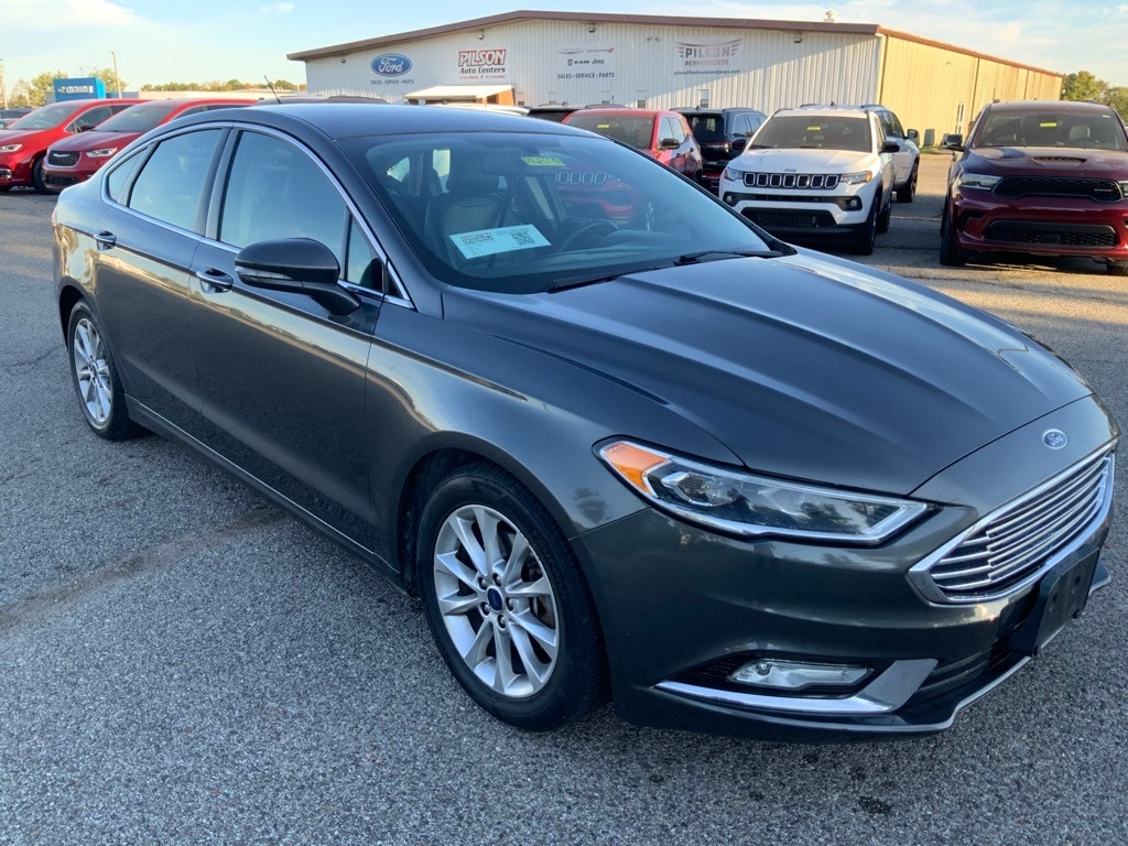 Used 2017 Ford Fusion SE with VIN 3FA6P0HD8HR113290 for sale in Clinton, IN