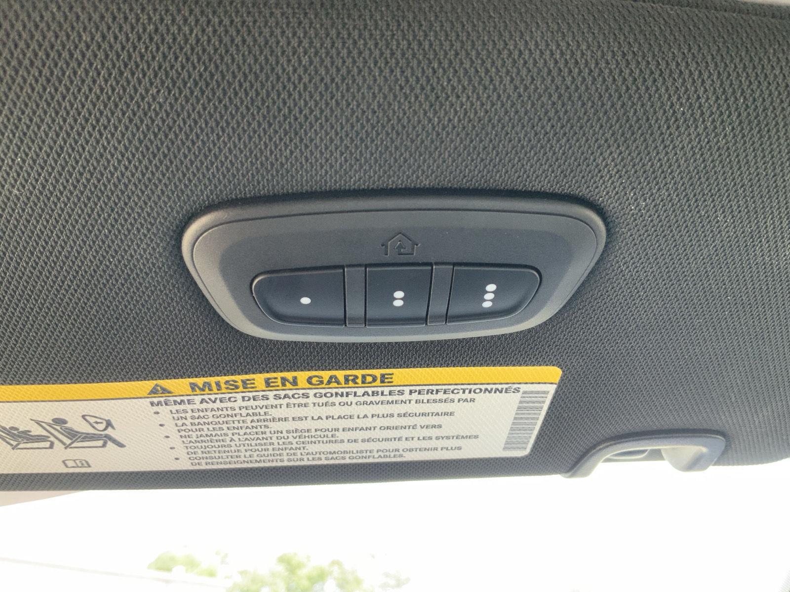 2025 Chrysler Pacifica Select - Photo 41