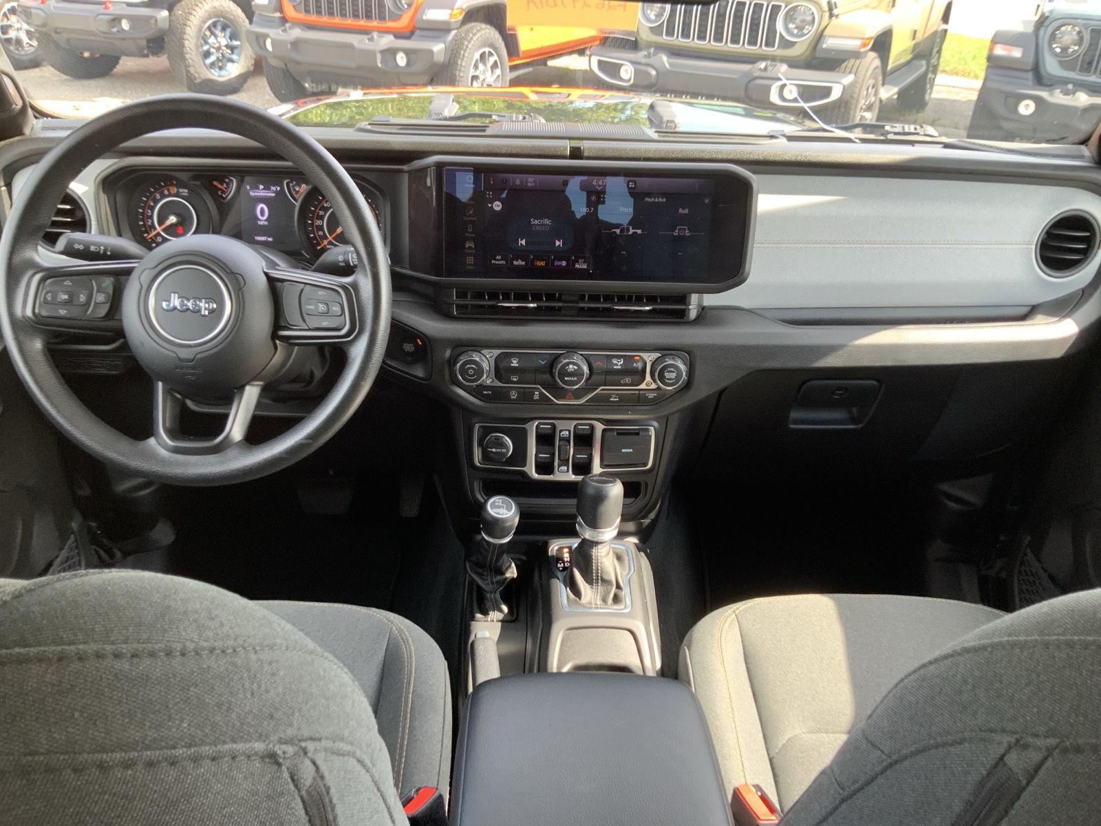 2025 Jeep Gladiator Nighthawk - Photo 40
